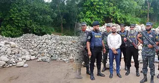 সিলেটে র‌্যাবের অভিযানে ৩৭ হাজার ঘনফুট সাদা পাথর জব্দ